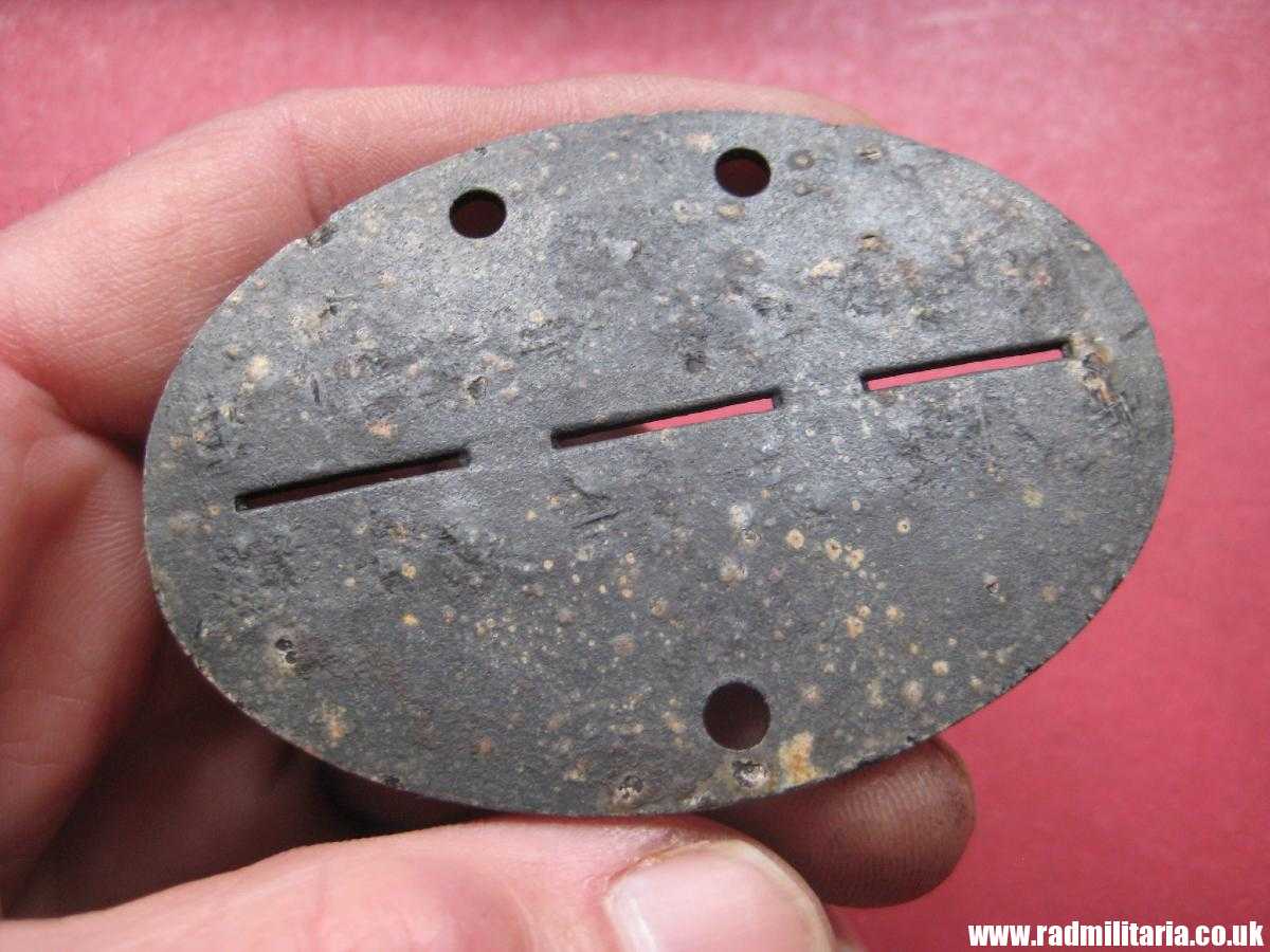 & WW2 original German zinc DOG TAG – ID DISC from 1945: "6./PZ.J.BR.OS.II. 38" metal detecting find, rare. - Image 10