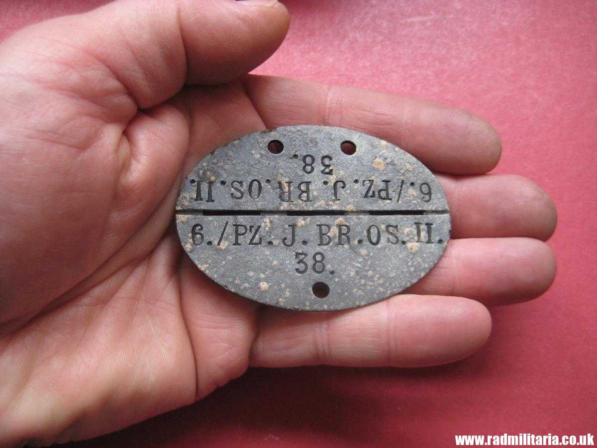 & WW2 original German zinc DOG TAG – ID DISC from 1945: "6./PZ.J.BR.OS.II. 38" metal detecting find, rare. - Image 11