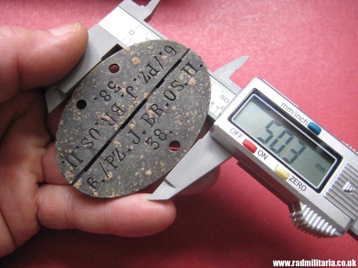 & WW2 original German zinc DOG TAG – ID DISC from 1945: "6./PZ.J.BR.OS.II. 38" metal detecting find, rare. - Image 15