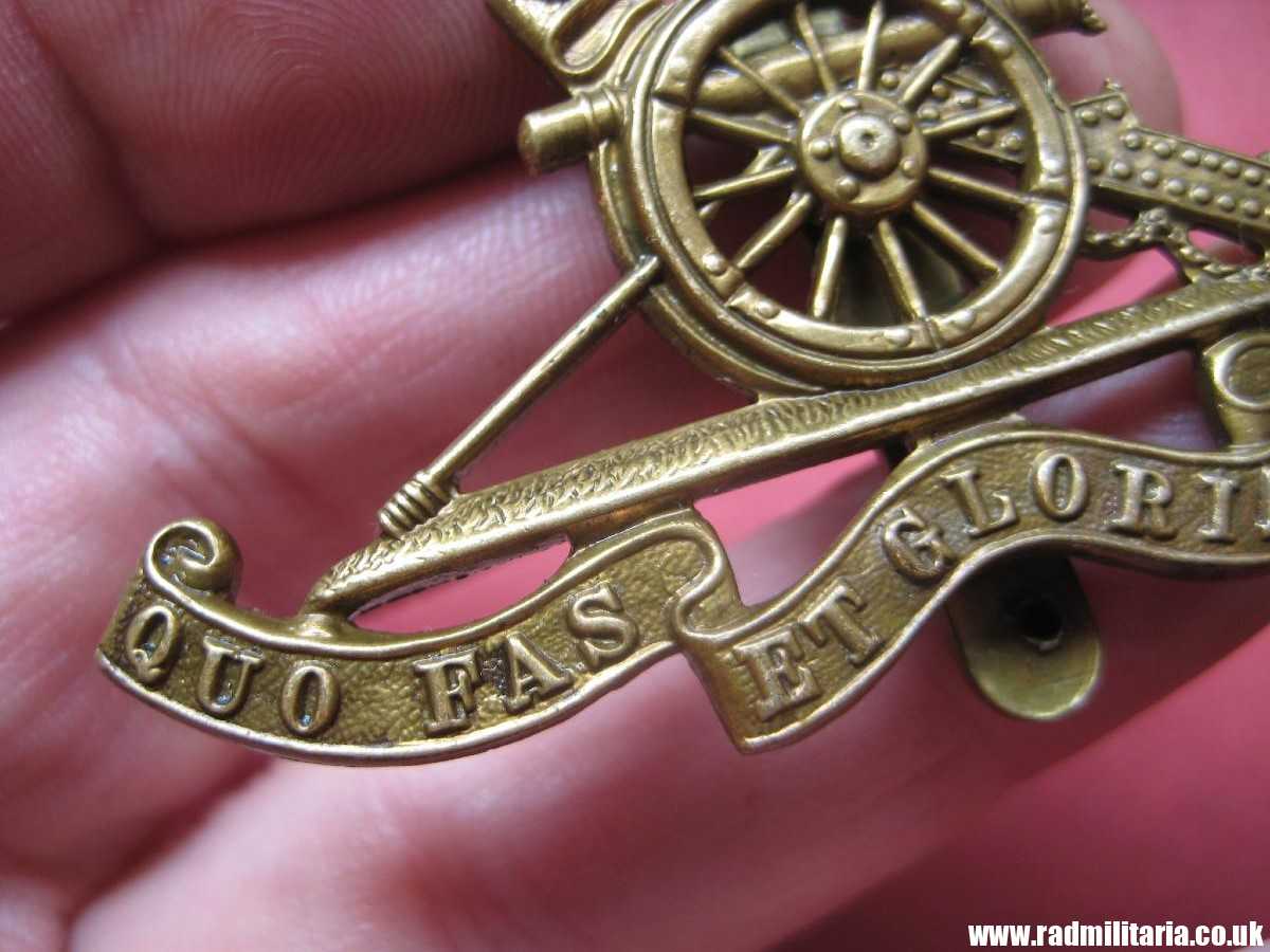 & WW1/WW2 original British CAP BADGE: Royal Artillery - Image 6