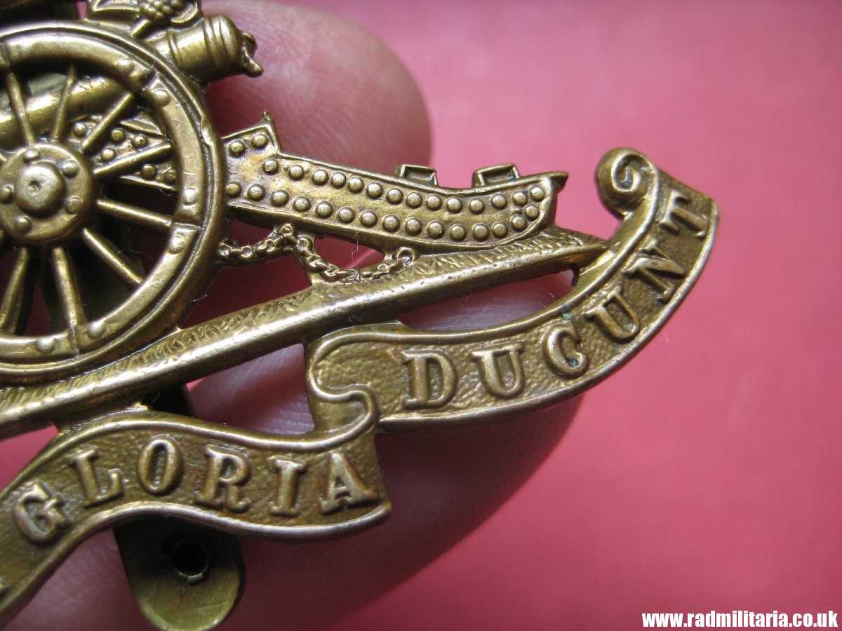 & WW1/WW2 original British CAP BADGE: Royal Artillery - Image 7