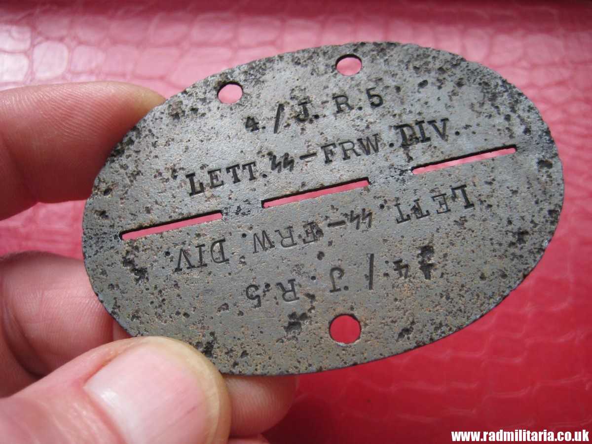 & WW2 original SS DOG TAG - ID Disc: LETTLAND: "4./J.R.5 LETT.SS - FRW.DIV." 100% genuine - very RARE !