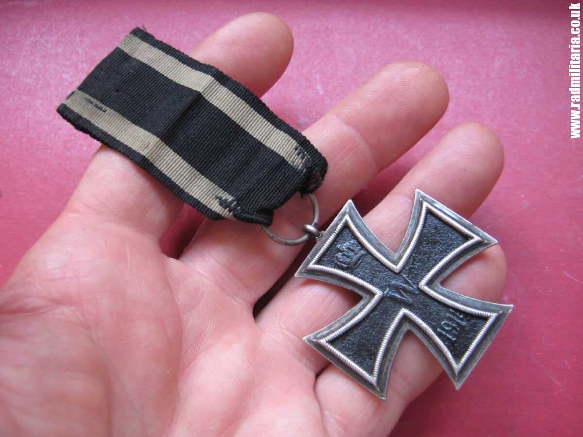 & original WW1 German IRON CROSS 2nd class with maker marks: KO (Klein & Quenzer) - genuine ! - Image 2