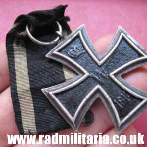 & original WW1 German IRON CROSS 2nd class with maker marks: KO (Klein & Quenzer) - genuine !