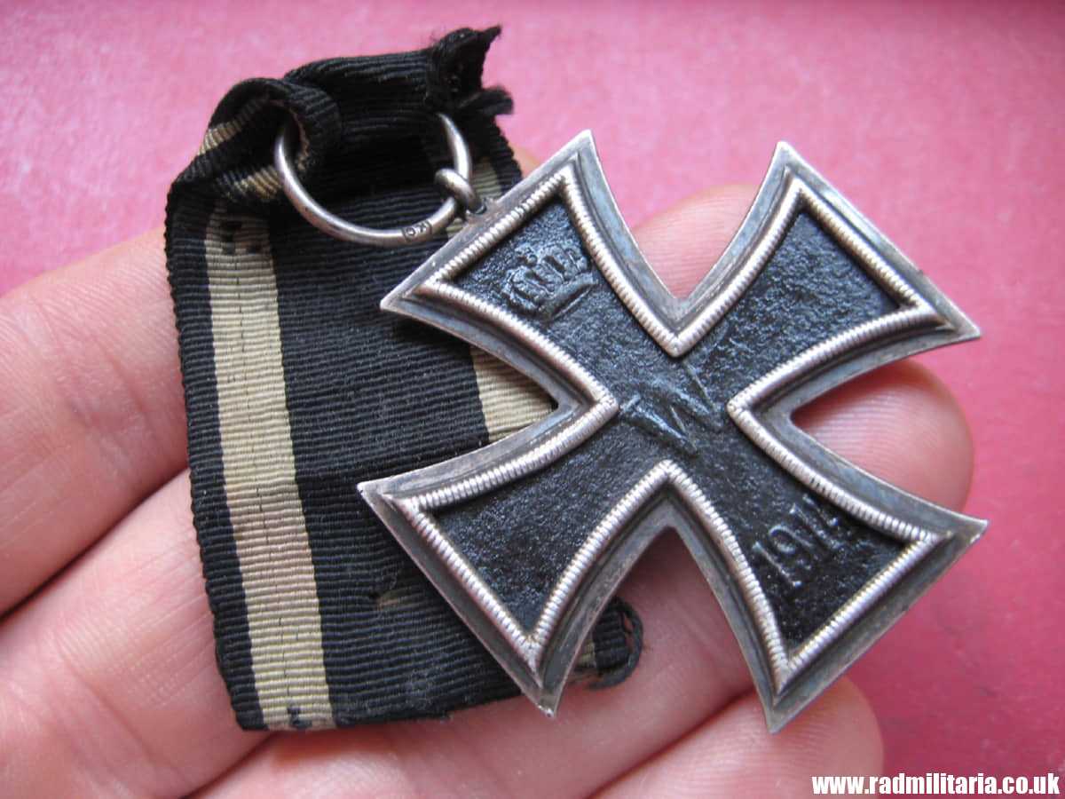 & original WW1 German IRON CROSS 2nd class with maker marks: KO (Klein & Quenzer) - genuine !