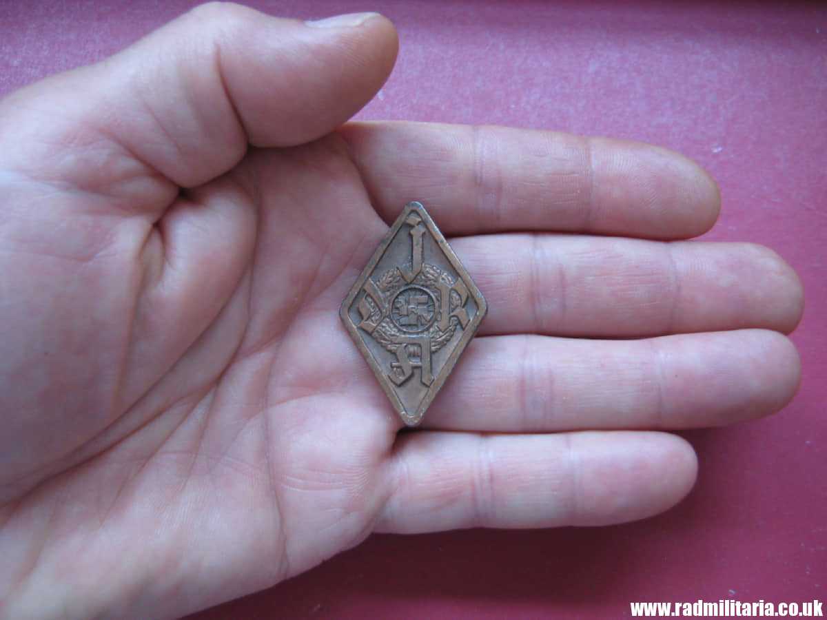 & WW2 German DRV RADSPORT JUGEND BADGE in Bronze - maker: Lehmann & Wundenberg Hannover, good condition. - Image 2