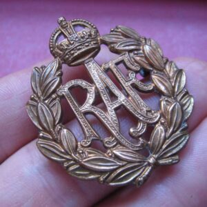 & WW2 Royal Air Force CAP BADGE RAF original bronze badge in very good condition, genuine !