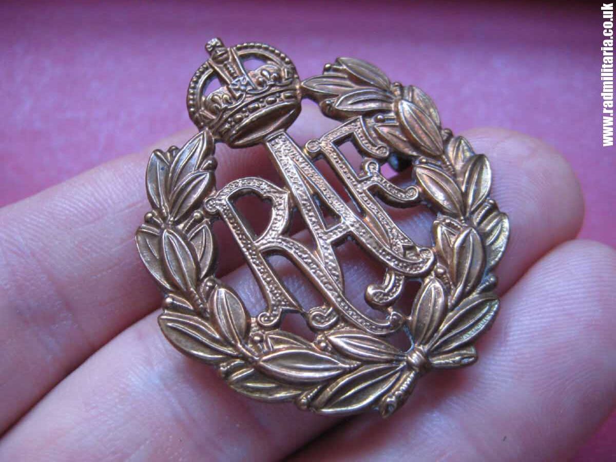& WW2 Royal Air Force CAP BADGE RAF original bronze badge in very good condition, genuine !