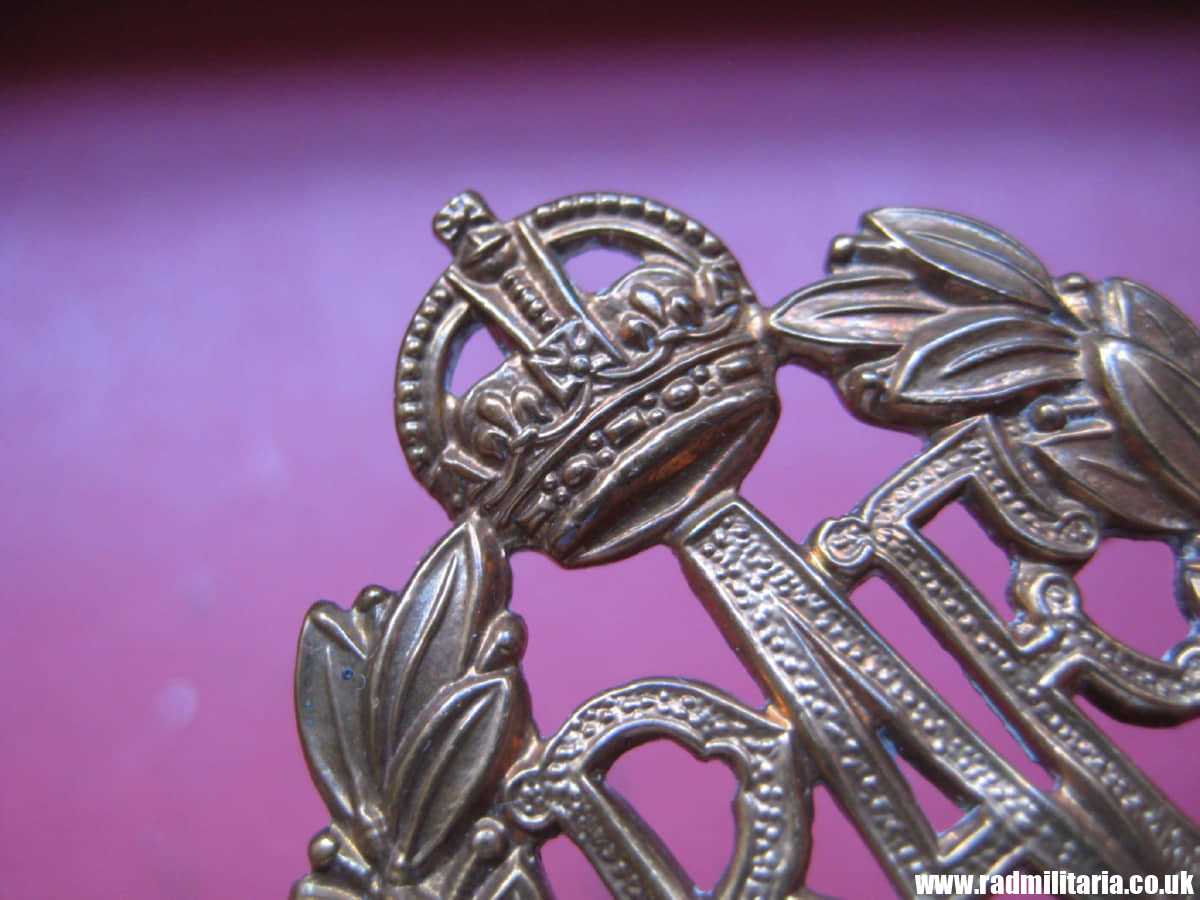 & WW2 Royal Air Force CAP BADGE RAF original bronze badge in very good condition, genuine ! - Image 11