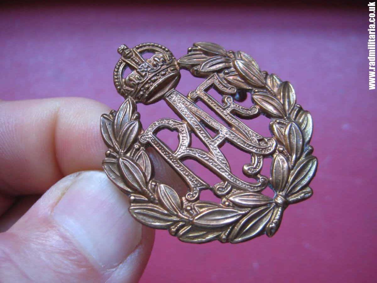 & WW2 Royal Air Force CAP BADGE RAF original bronze badge in very good condition, genuine ! - Image 8