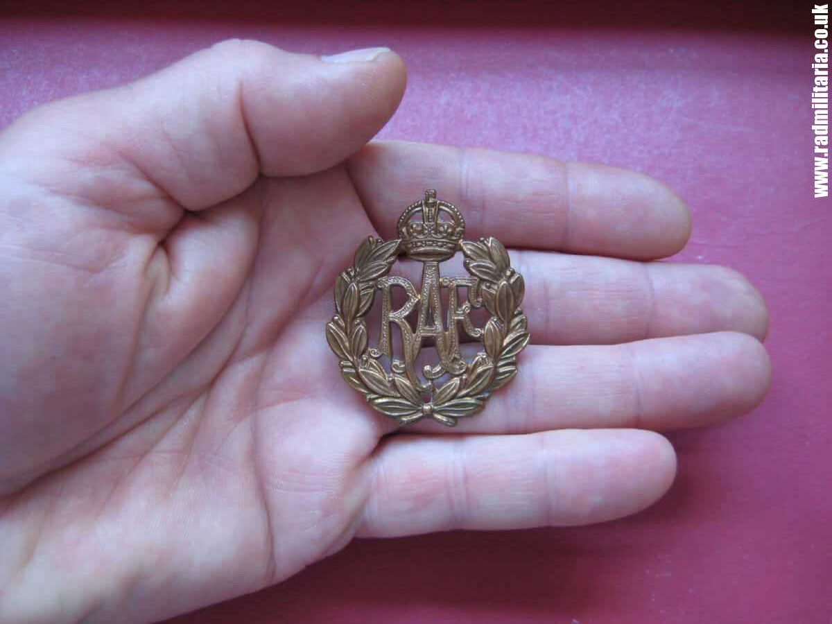 & WW2 Royal Air Force CAP BADGE RAF original bronze badge in very good condition, genuine ! - Image 5