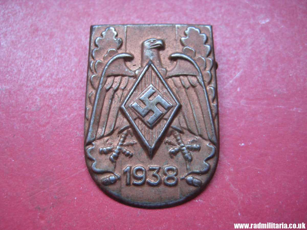 & original German HJ BADGE Tinnie Badge with date - 1938 good condition.