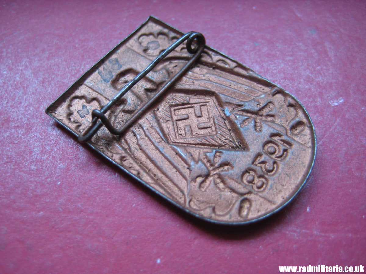 & original German HJ BADGE Tinnie Badge with date - 1938 good condition. - Image 11