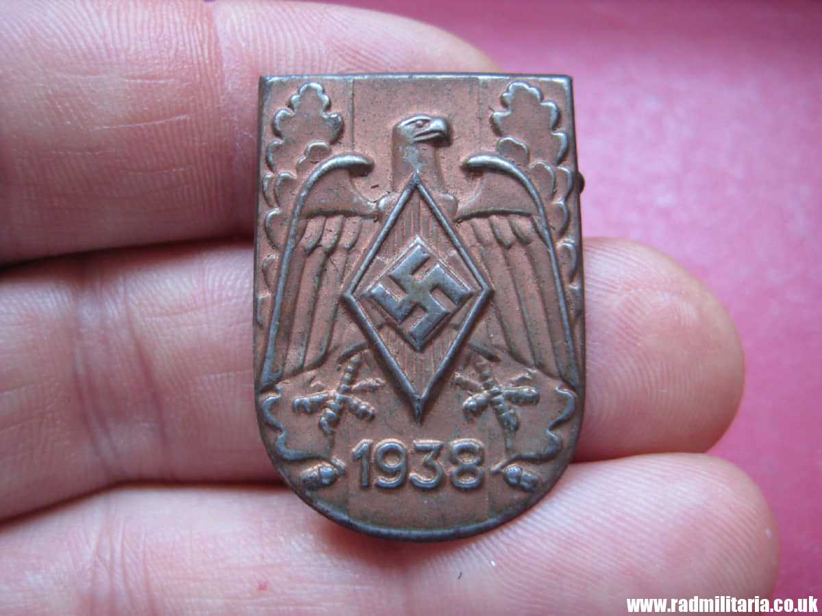 & original German HJ BADGE Tinnie Badge with date - 1938 good condition. - Image 9