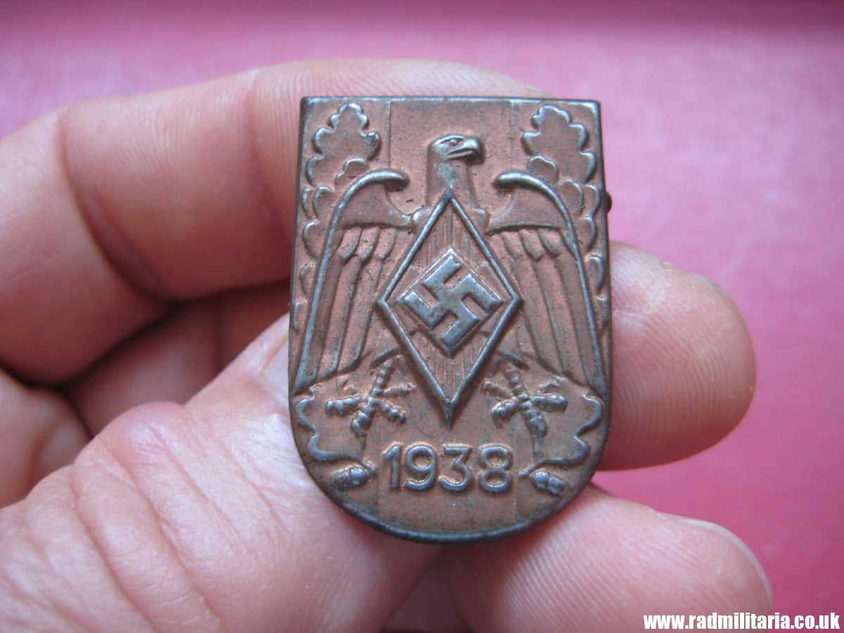 & original German HJ BADGE Tinnie Badge with date - 1938 good condition. - Image 4