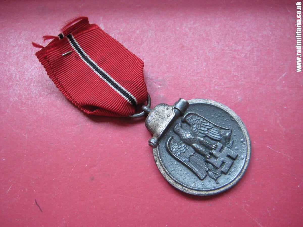& WW2 German MEDAL - WINTERSCHLACHT IM OSTEN 1941/42 with original ribbon, maker: "19" - genuine. - Image 2