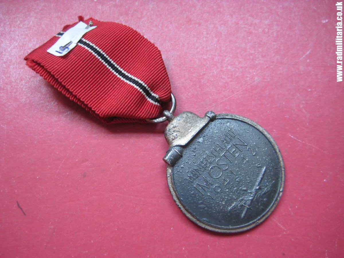 & WW2 German MEDAL - WINTERSCHLACHT IM OSTEN 1941/42 with original ribbon, maker: "19" - genuine. - Image 3