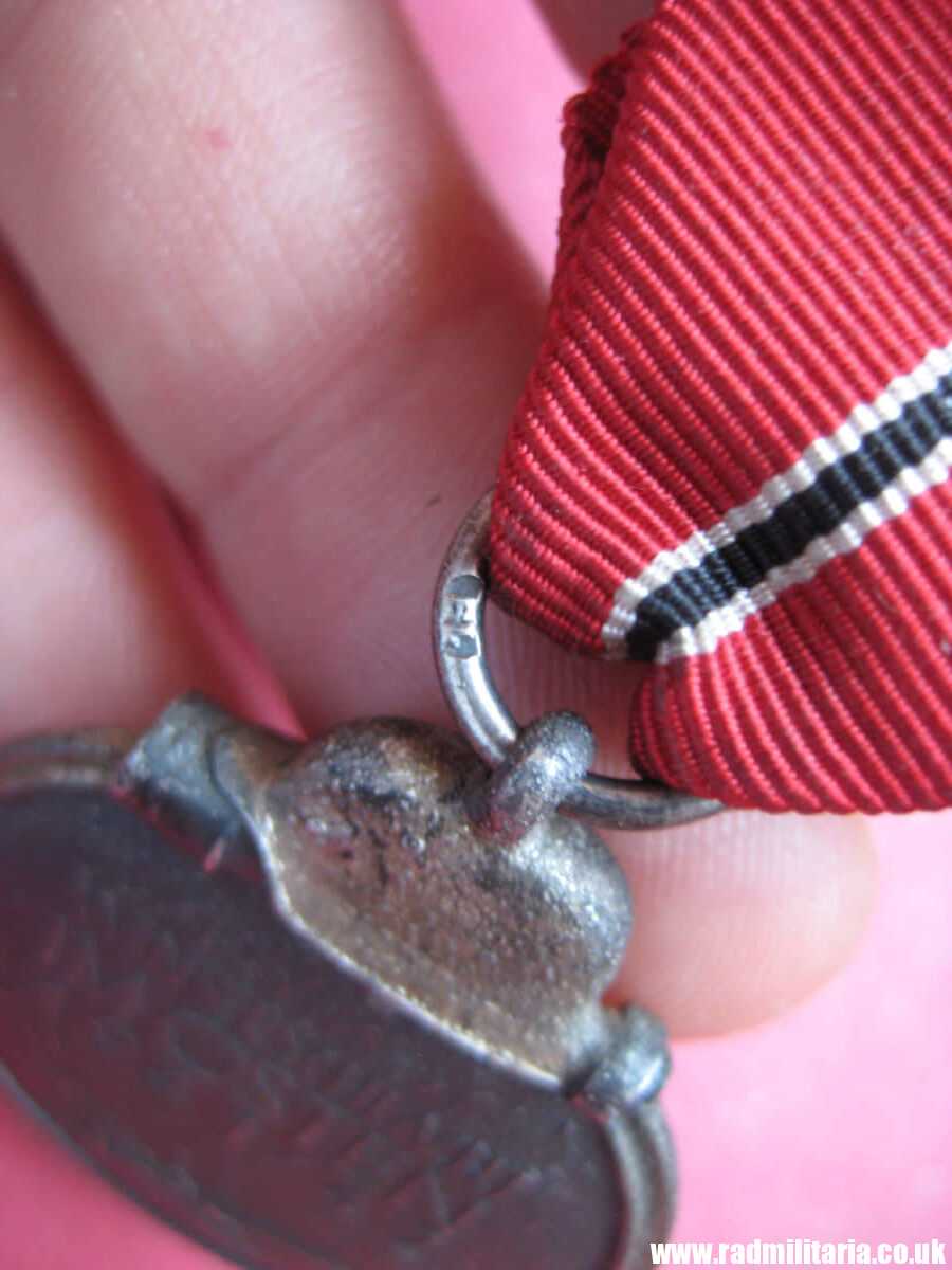 & WW2 German MEDAL - WINTERSCHLACHT IM OSTEN 1941/42 with original ribbon, maker: "19" - genuine. - Image 6
