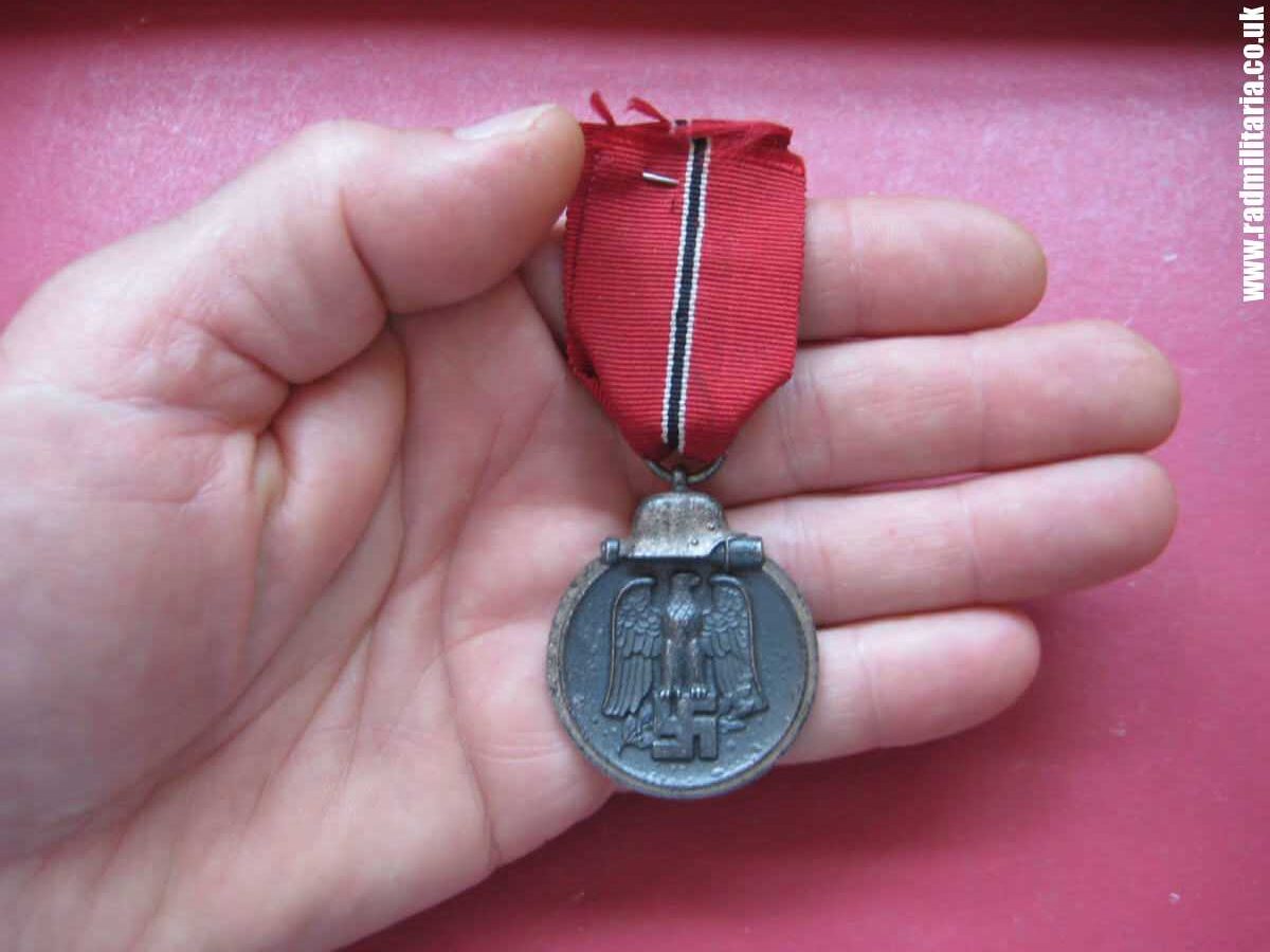 & WW2 German MEDAL - WINTERSCHLACHT IM OSTEN 1941/42 with original ribbon, maker: "19" - genuine. - Image 5