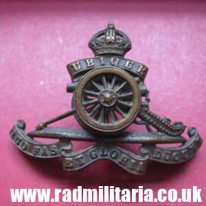 & WW1 original British officers CAP BADGE: Royal Artillery bronze Cap Badge.