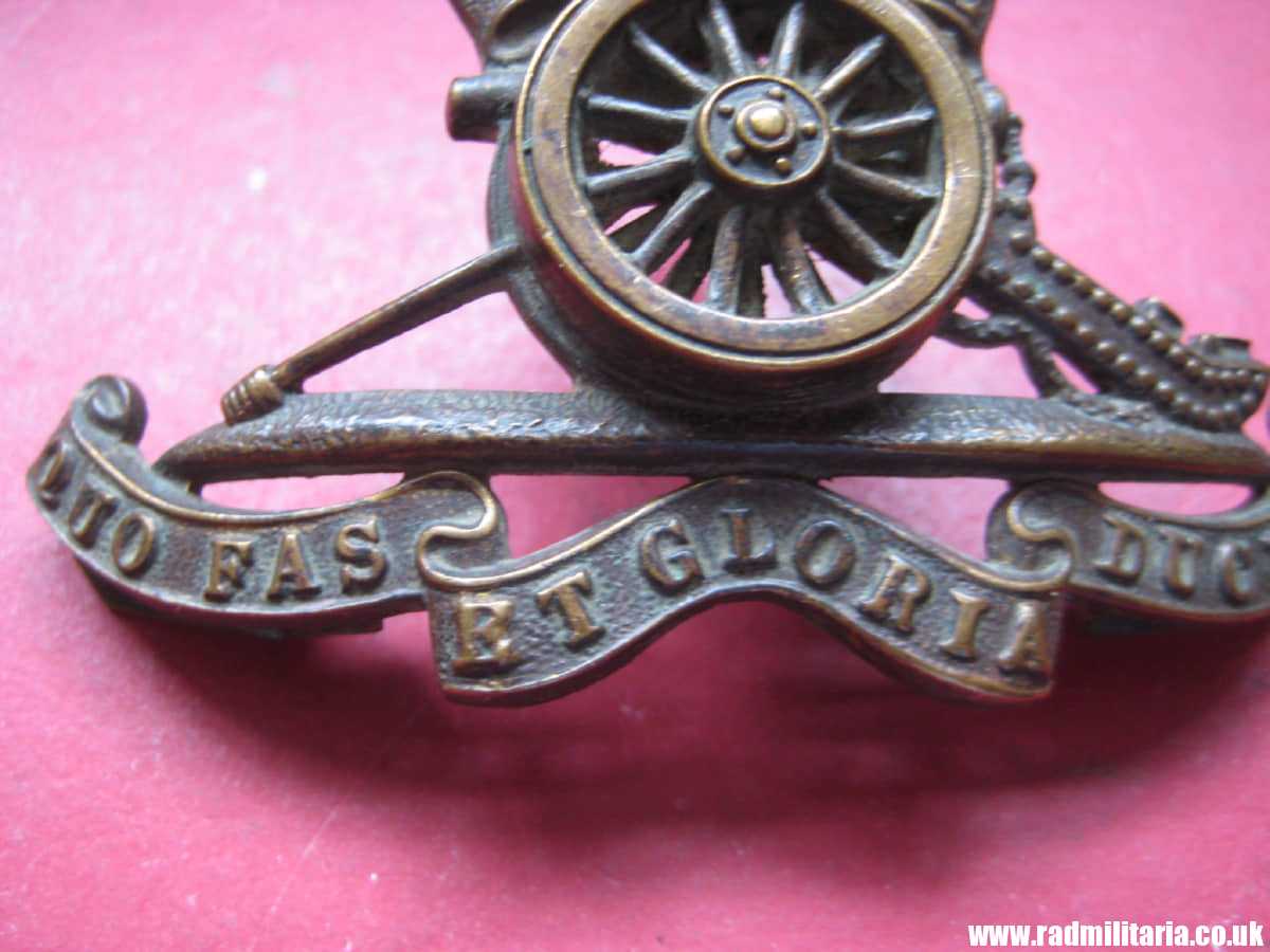 & WW1 original British officers CAP BADGE: Royal Artillery bronze Cap Badge. - Image 16