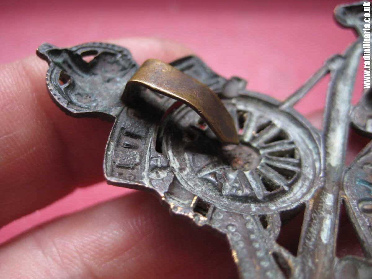 & WW1 original British officers CAP BADGE: Royal Artillery bronze Cap Badge. - Image 12