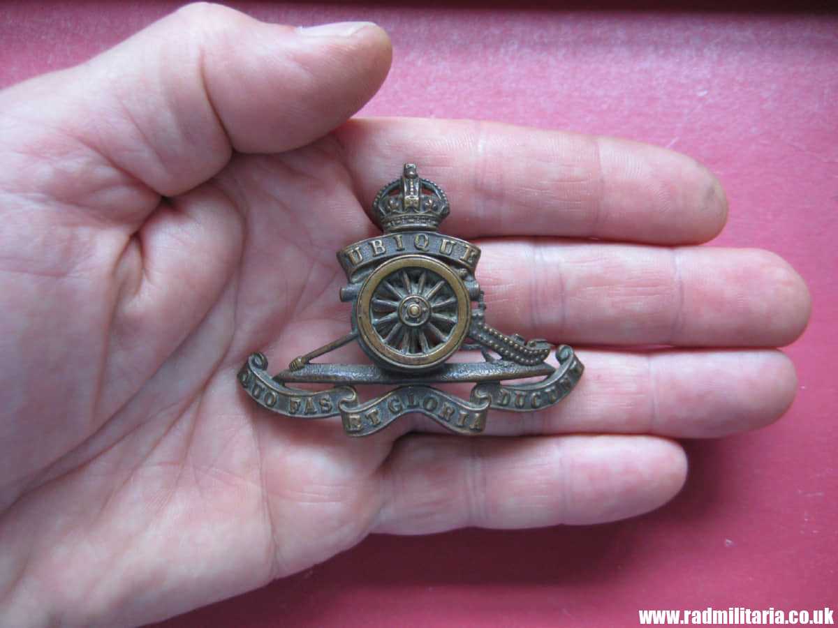 & WW1 original British officers CAP BADGE: Royal Artillery bronze Cap Badge. - Image 10