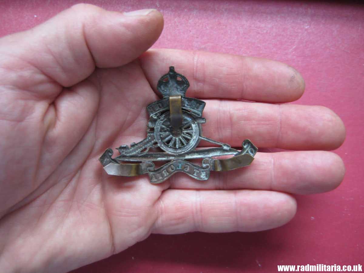 & WW1 original British officers CAP BADGE: Royal Artillery bronze Cap Badge. - Image 9