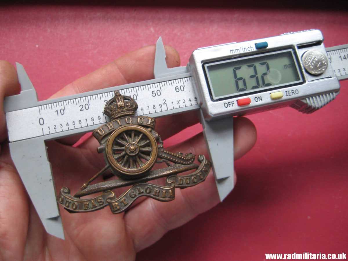 & WW1 original British officers CAP BADGE: Royal Artillery bronze Cap Badge. - Image 4