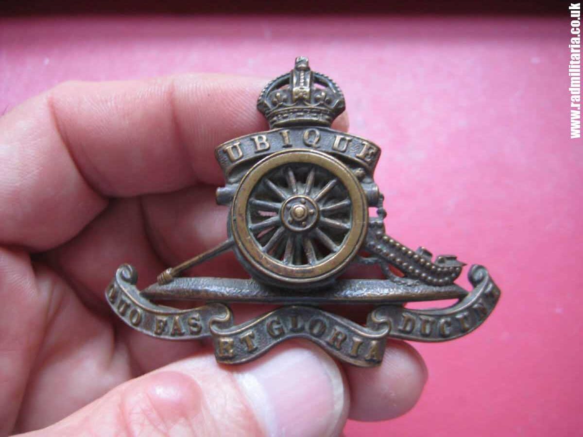 & WW1 original British officers CAP BADGE: Royal Artillery bronze Cap Badge. - Image 2