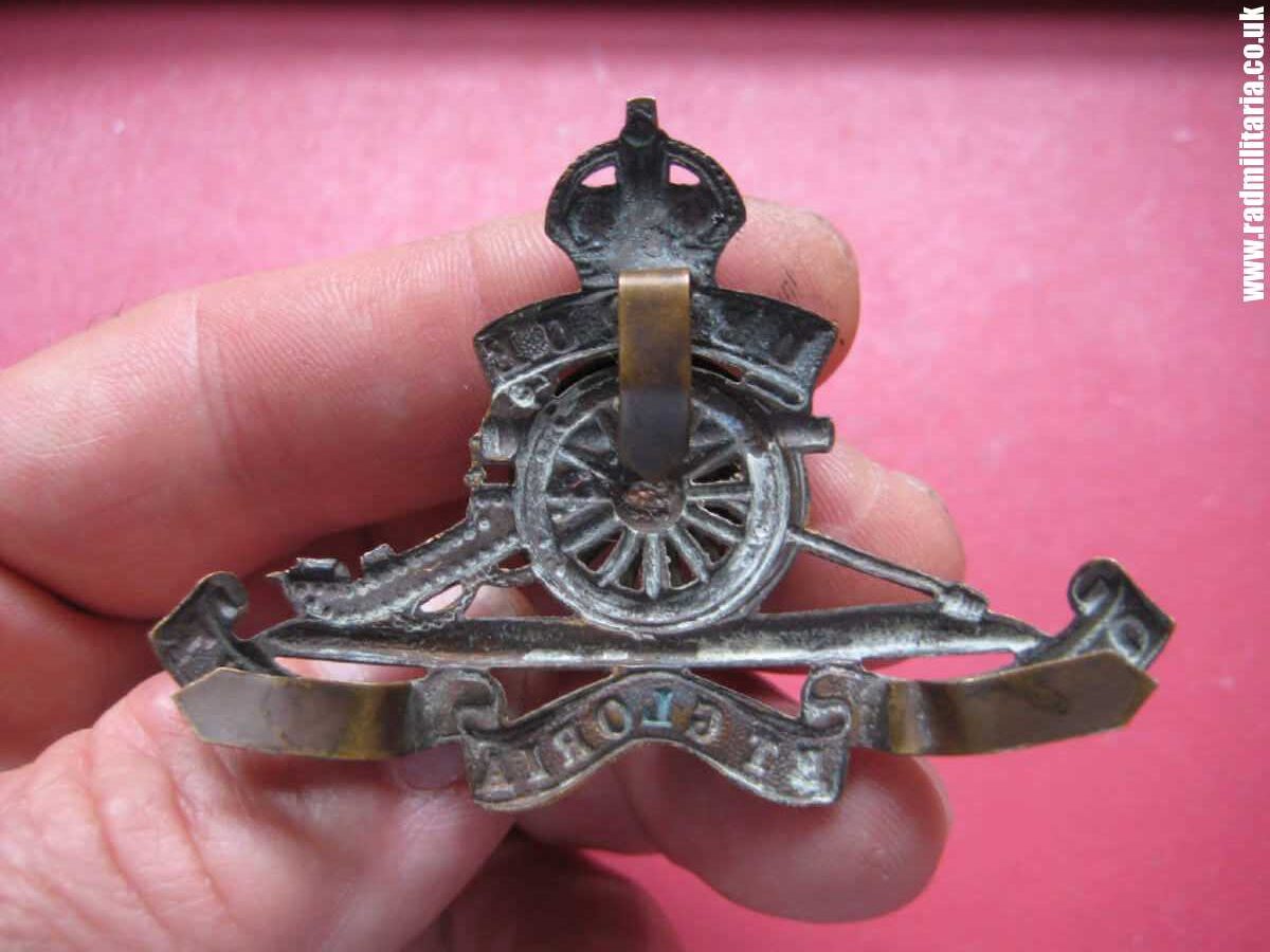 & WW1 original British officers CAP BADGE: Royal Artillery bronze Cap Badge. - Image 3