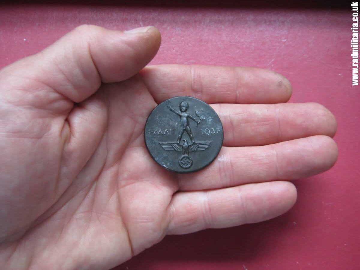 & pre WW2 1937 nazi German WORKER DAY BADGE, tinnie badge, day badge. Genuine! - Image 8