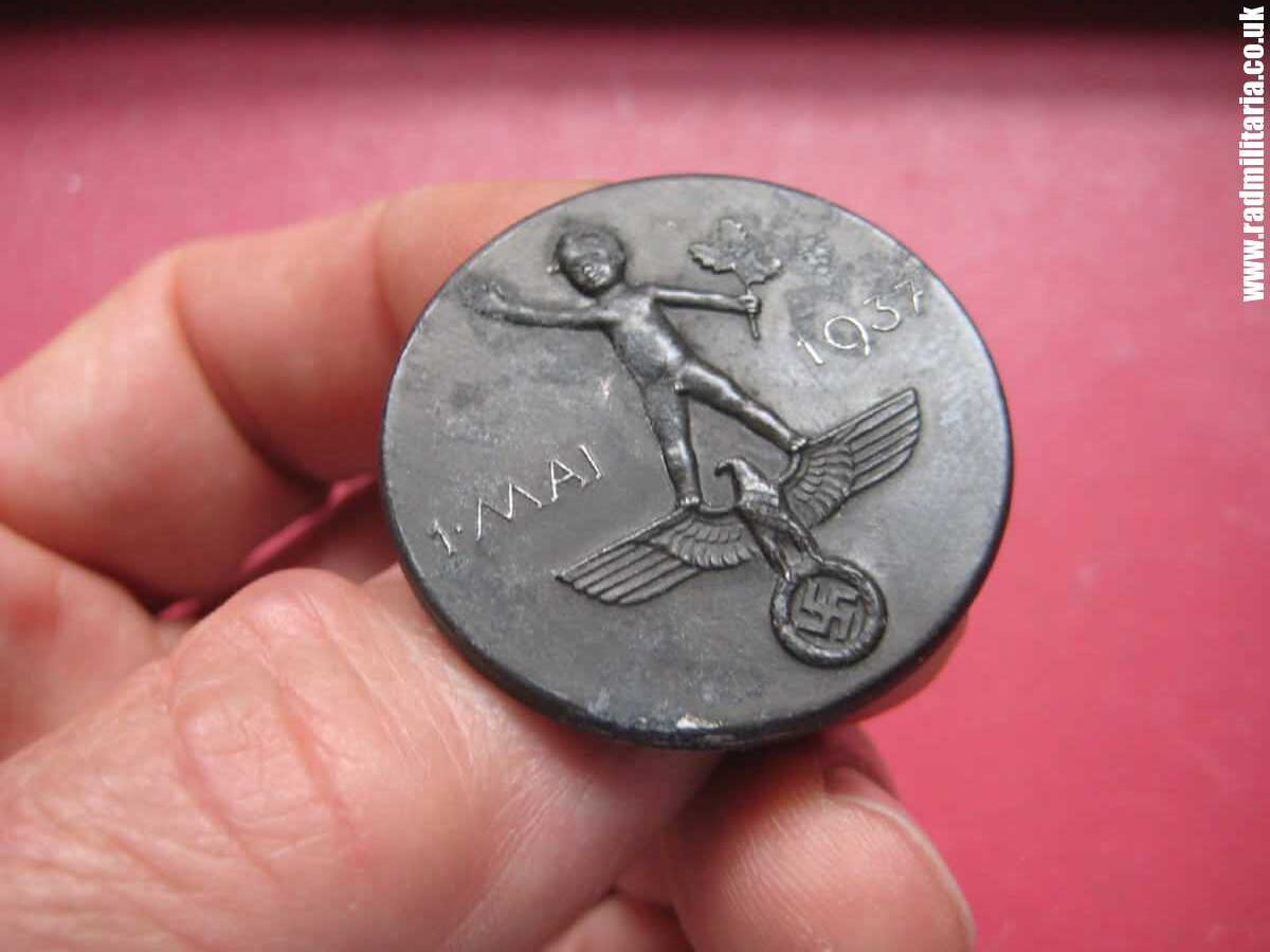 & pre WW2 1937 nazi German WORKER DAY BADGE, tinnie badge, day badge. Genuine! - Image 6