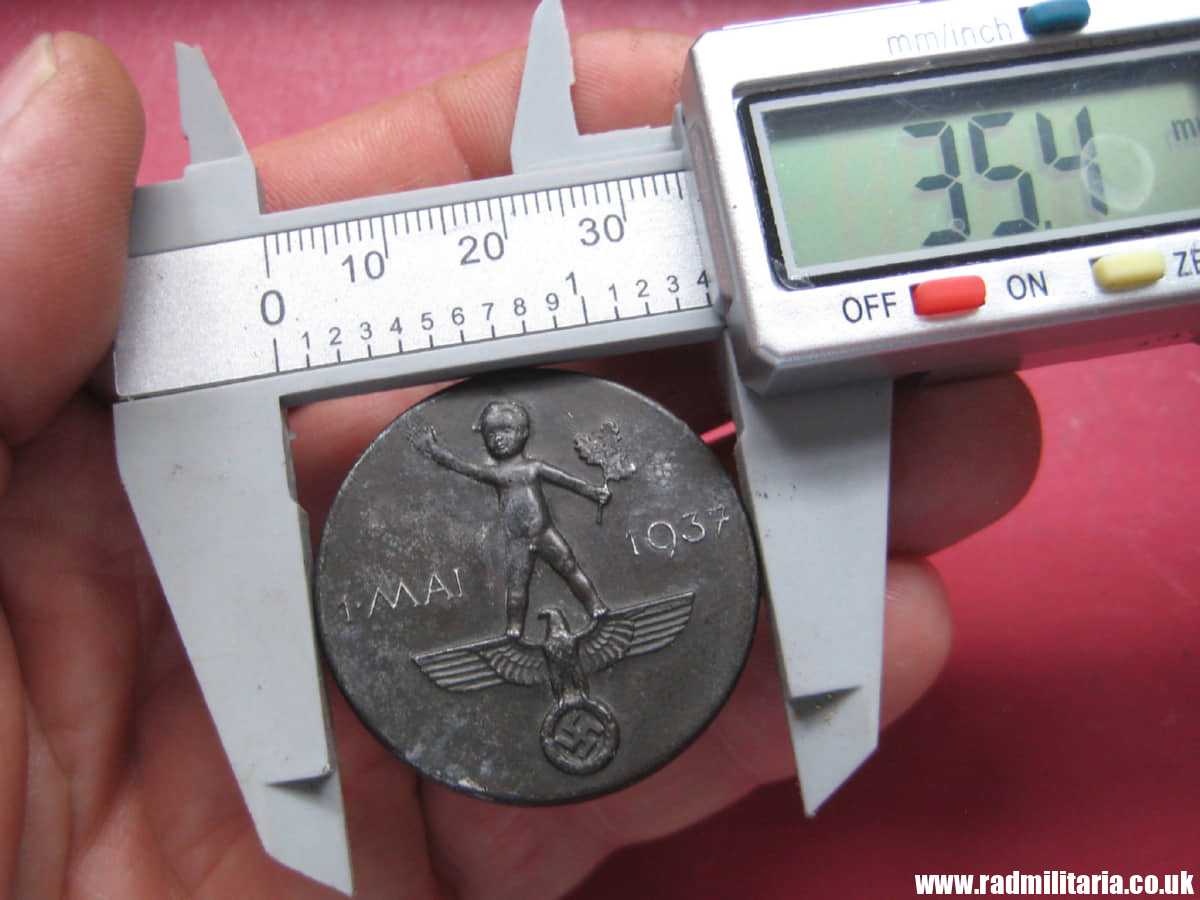 & pre WW2 1937 nazi German WORKER DAY BADGE, tinnie badge, day badge. Genuine! - Image 5