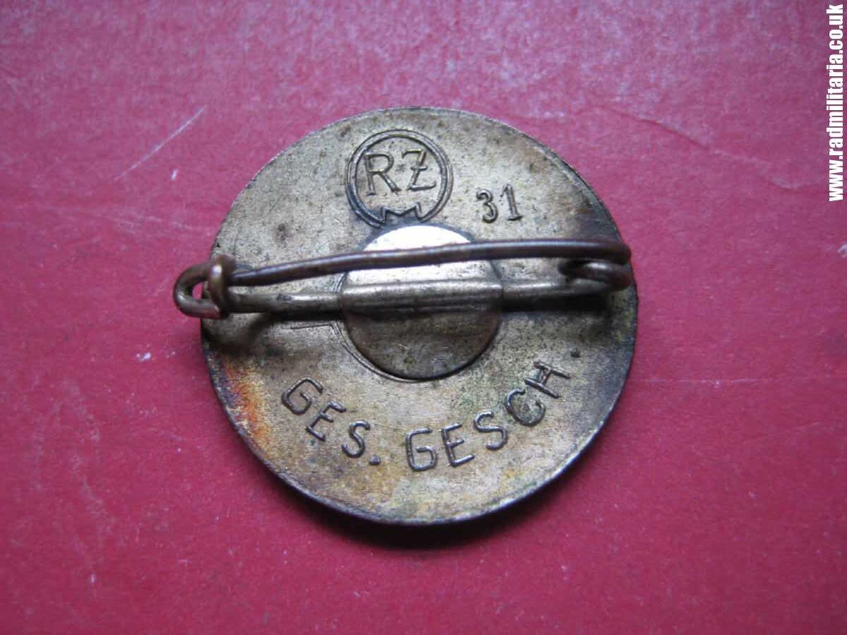 & WW2 original German NSDAP enamel membership BADGE marked: RZM 31 GES. GESCH. good condition. - Image 3