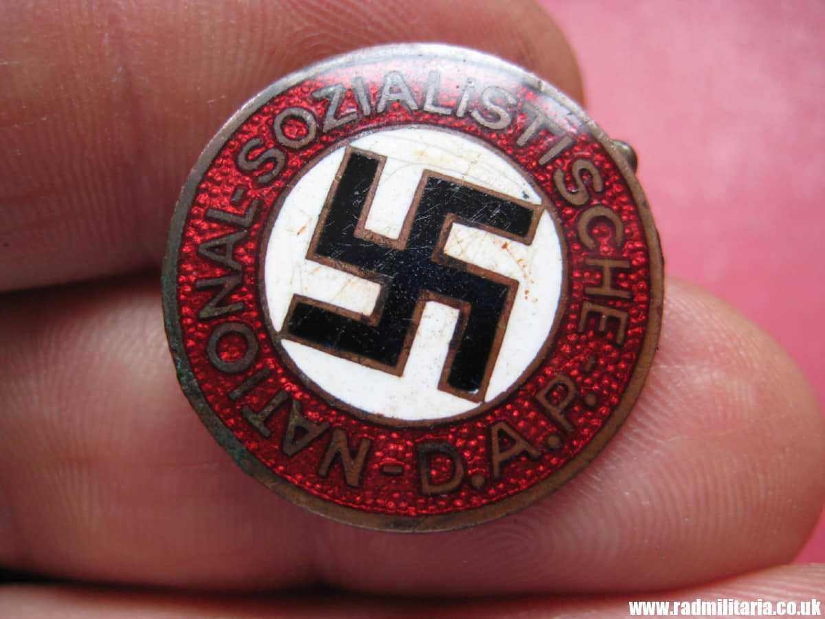 & WW2 original German NSDAP enamel membership BADGE marked: RZM 31 GES. GESCH. good condition. - Image 9