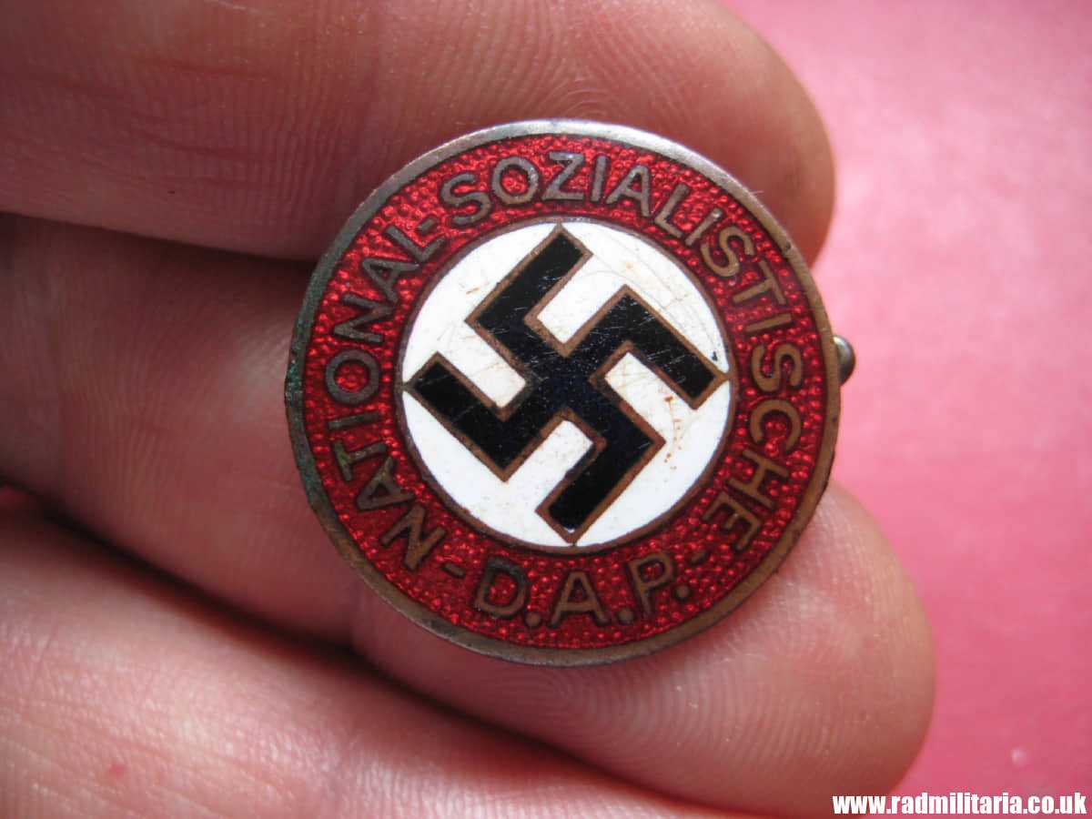 & WW2 original German NSDAP enamel membership BADGE marked: RZM 31 GES. GESCH. good condition.
