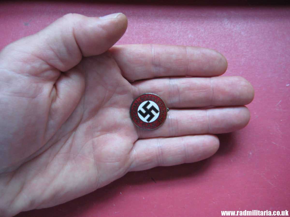 & WW2 original German NSDAP enamel membership BADGE marked: RZM 31 GES. GESCH. good condition. - Image 4