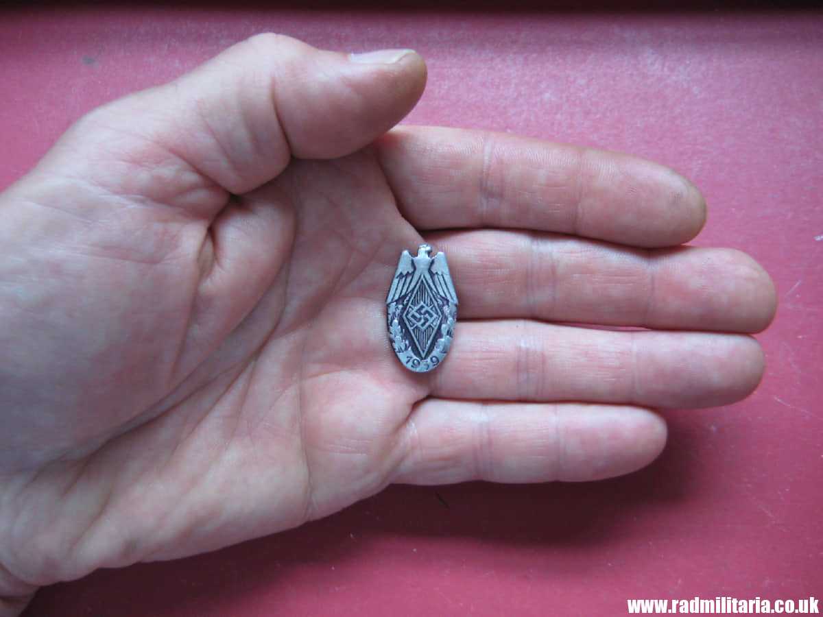 & WW2 German HJ HitlerJugend BADGE 1939 - maker: FECHLER BERNSBACH/ERZG. in v. good condition. - Image 13