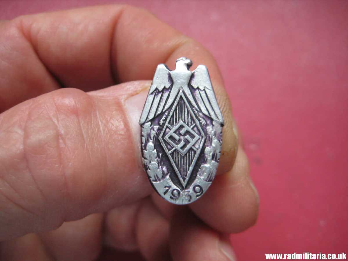 & WW2 German HJ HitlerJugend BADGE 1939 - maker: FECHLER BERNSBACH/ERZG. in v. good condition. - Image 12