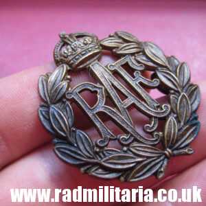 & WW2 Royal Air Force CAP BADGE RAF original badge in very good condition, genuine !!
