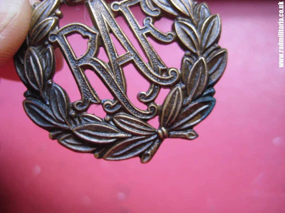 & WW2 Royal Air Force CAP BADGE RAF original badge in very good condition, genuine !! - Image 9