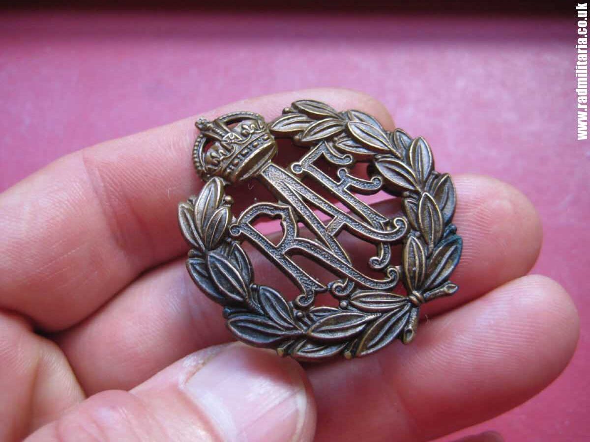 & WW2 Royal Air Force CAP BADGE RAF original badge in very good condition, genuine !! - Image 2