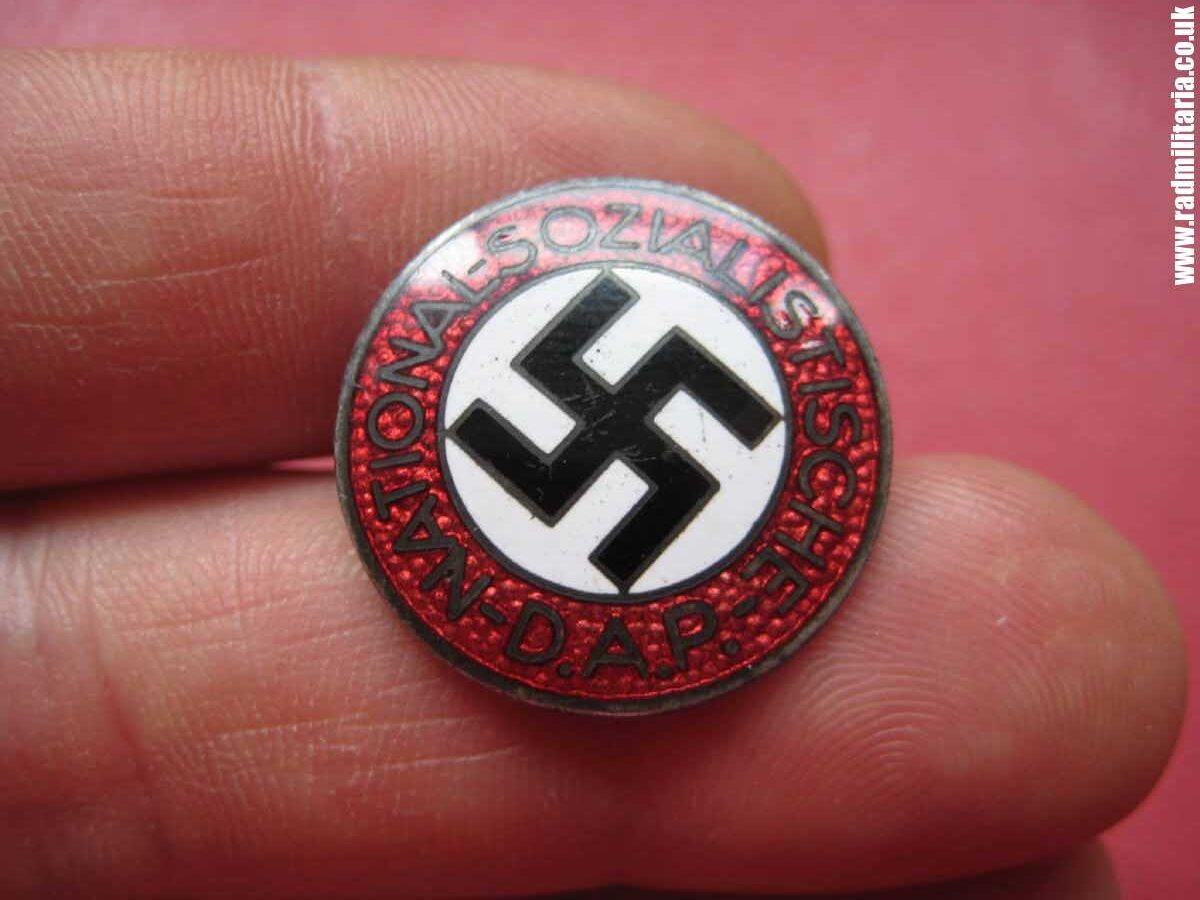 & WW2 genuine German NSDAP membership BADGE marked: RZM M1/101 - mint condition. - Image 8