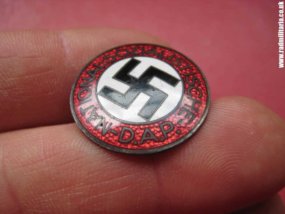 & WW2 genuine German NSDAP membership BADGE marked: RZM M1/101 - mint condition. - Image 5