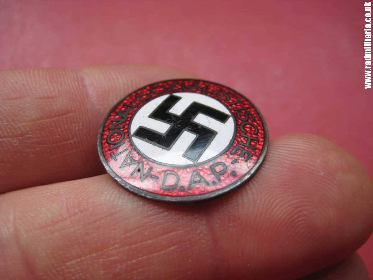 & WW2 genuine German NSDAP membership BADGE marked: RZM M1/101 - mint condition. - Image 4