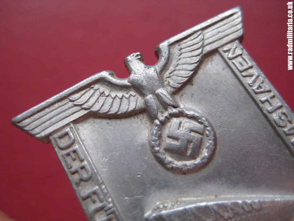 & WW2 original German BADGE: Der Fuhrer am 1 April 1939 in Wilhelmshaven, RZM M1/35 - rare tinnie badge - Image 15