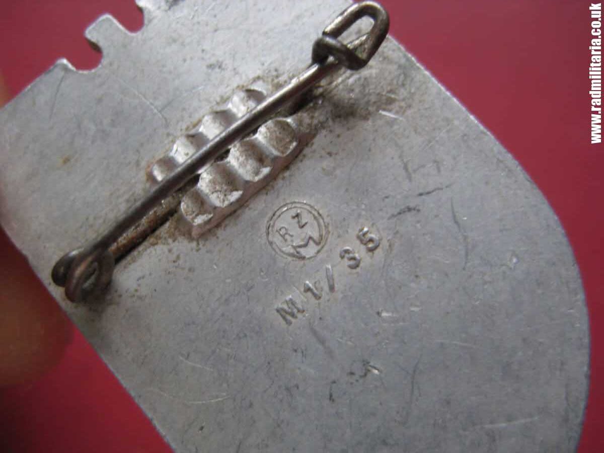 & WW2 original German BADGE: Der Fuhrer am 1 April 1939 in Wilhelmshaven, RZM M1/35 - rare tinnie badge - Image 13