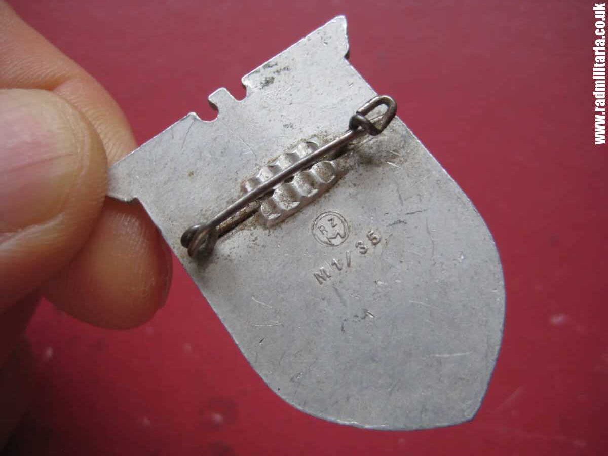 & WW2 original German BADGE: Der Fuhrer am 1 April 1939 in Wilhelmshaven, RZM M1/35 - rare tinnie badge - Image 12