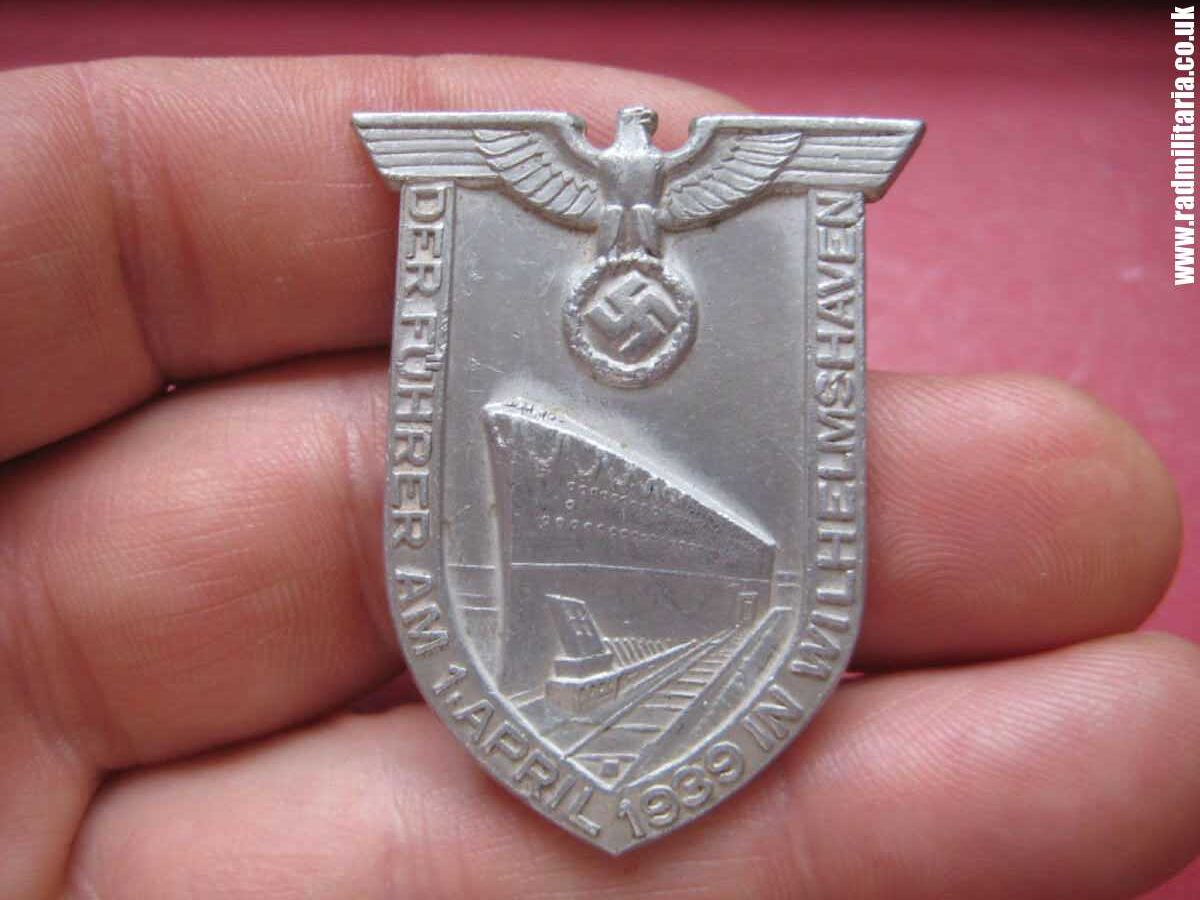 & WW2 original German BADGE: Der Fuhrer am 1 April 1939 in Wilhelmshaven, RZM M1/35 - rare tinnie badge - Image 7